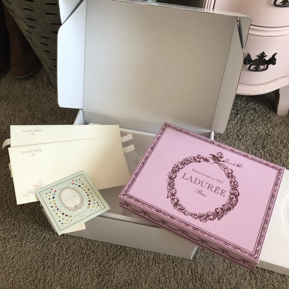 LADURÉE Purple Marie Antoinette Gift Box Set Prop